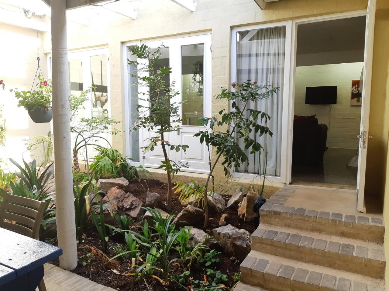 Hornbill House Self Catering Accommodation Hermanus Eksteriør bilde